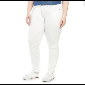 Levi’s 311 Shaping Skinny- Brand New With Tags